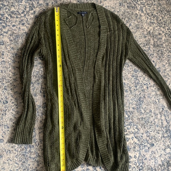 2/30 AE Olive Green Cardigan - Picture 6 of 7